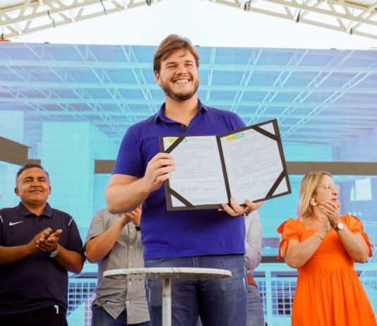 Bruno assina Ordem de Serviço para requalificação do Cine Capitólio e construção do primeiro Cinema da Educação do Brasil