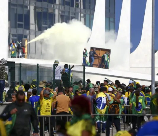 Nove em cada dez brasileiros reprovam invasões de 8 de janeiro. Para 47%, Bolsonaro teve influência em atos golpistas, aponta pesquisa