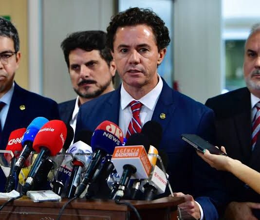 Presidente do Senado no 8 de janeiro de 2023, Veneziano participará de ato promovido por Lula que marcará 1 ano dos ataques