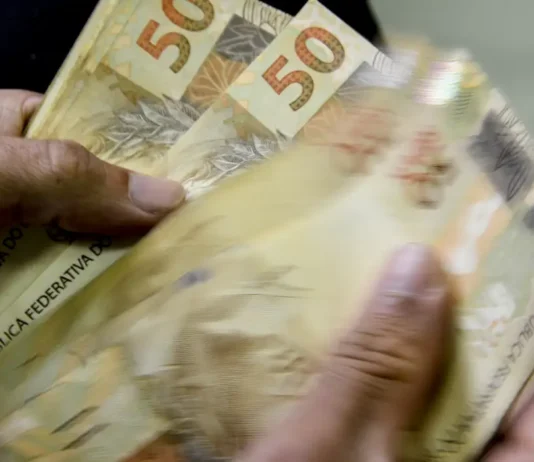 Teto de juros do consignado do INSS cairá para 1,72% ao mês. Medida foi aprovada pelo Conselho Nacional de Previdência Social