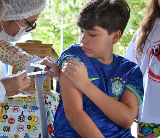 Campina Grande é a cidade que mais vacina no primeiro dia D de 2024, na Paraíba