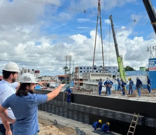 Pedro visita obras ao lado de Bruno em Campina Grande