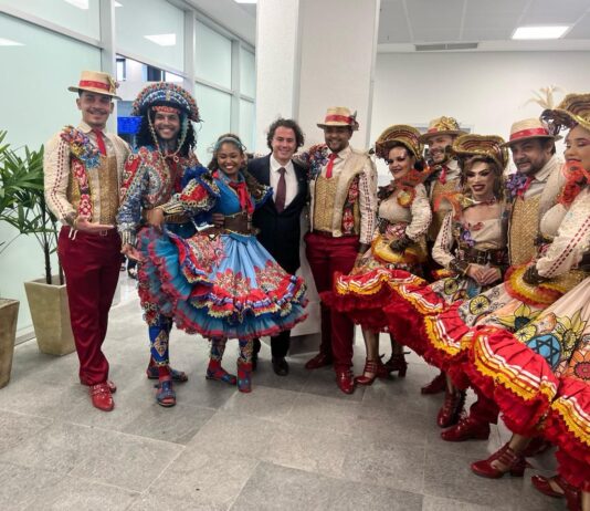 Veneziano garante R$ 500 mil para quadrilhas juninas de Campina Grande e Ronaldo agradece: “É isso aí, juntos, Campina ganha mais!”