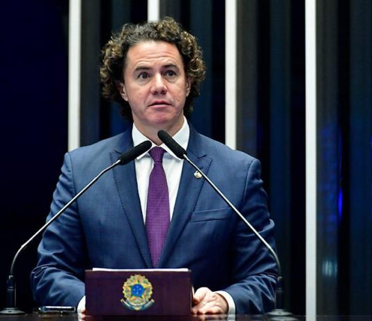 Ao homenagear e elencar conquistas das mulheres, Veneziano alerta para crescimento de feminicídios na Paraíba