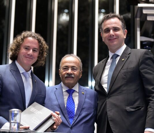 Veneziano celebra os 200 anos do Senado Federal destacando o papel da Casa para o fortalecimento da democracia