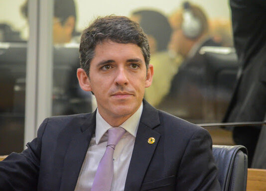 POLÍTICA: Deputado Tovar Correia Lima decide continuar tucano