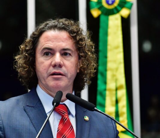 Veneziano homenageia 376 anos do Exército Brasileiro e enaltece postura atual das Forças Armadas, em defesa da Constituição e da democracia