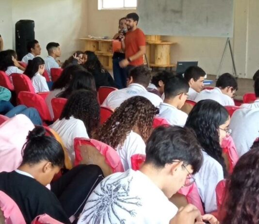 UNINASSAU faz palestra sobre maus-tratos animais