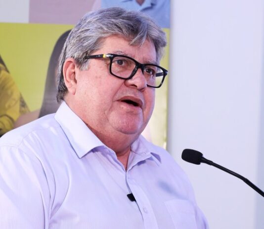João Azevêdo anuncia pagamento da primeira parcela do 13º e o salário de maio, somando mais de R$ 1 bilhão para os servidores