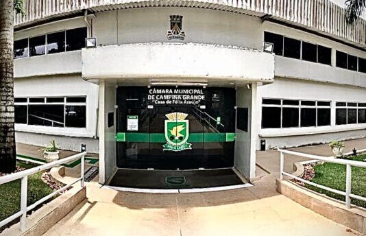 Líder da oposição protocola ofício determinando que em cinco dias presidente da CMCG instale CPIs