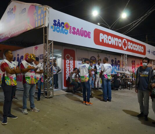Equipes volantes de saúde prestam socorro médico aos forrozeiros no Parque do Povo