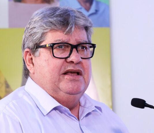 João Azevêdo antecipa pagamento de salário de junho de todos os servidores estaduais para a próxima sexta-feira