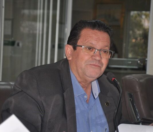 Promulgada, emenda de Olímpio à Lei Orgânica é vitória histórica para profissionais da educação