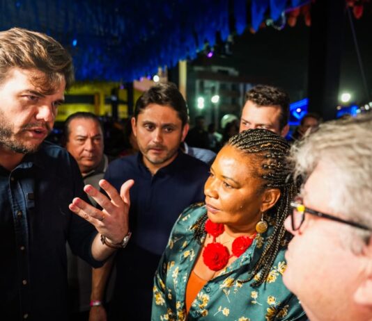 Após receber Artur Lira, Bruno leva presidente da Câmara e comitiva ao camarote do governador