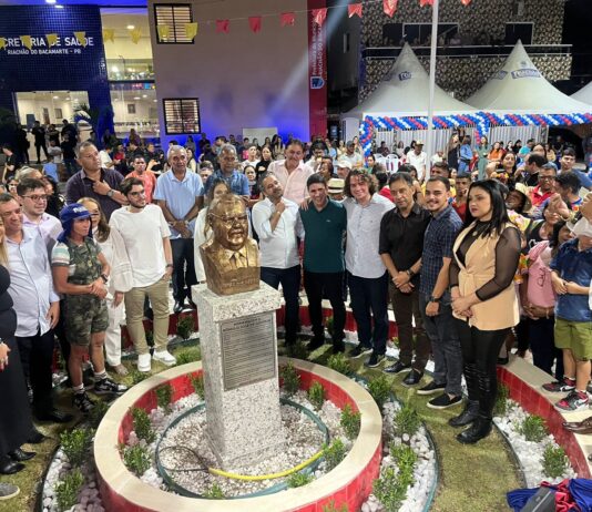 Veneziano participa de inauguração de equipamento de Saúde em Riachão do Bacamarte e homenageia ex-deputado Rômulo Gouveia: “fazíamos a boa política”
