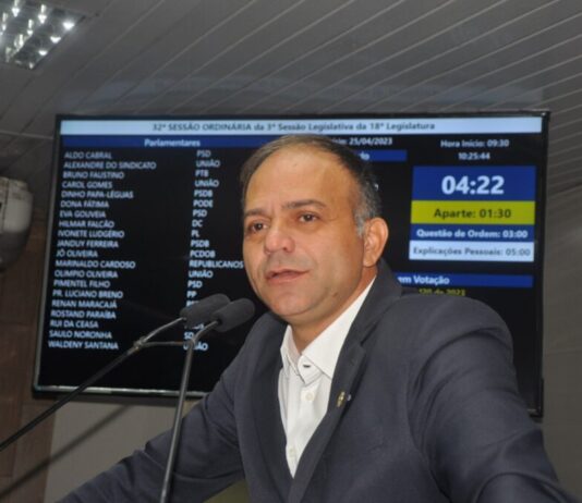 Vereador campinense Bruno Faustino, usa a Tribuna da Câmara, e lamenta atitude da empresa que recolheu crachá de jornalista campinense