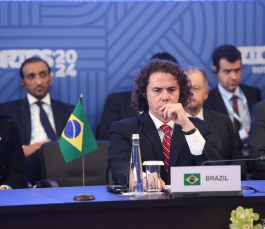 Veneziano representa o Congresso Nacional no Fórum Parlamentar do BRICS em São Petersburgo, na Rússia, para debater interesses multilaterais