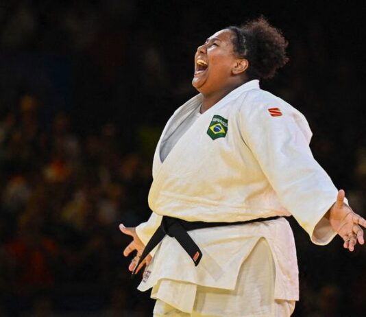 Judoca Beatriz Souza conquista o primeiro ouro brasileiro em Paris. Vitória foi sobre a israelense Raz Hershko na final da categoria +78kg
