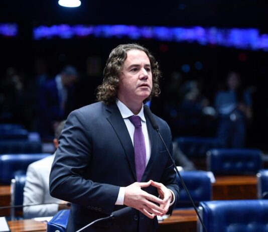 Senado aprova Relatório de Veneziano que moderniza concursos públicos; matéria vai à sanção do presidente Lula