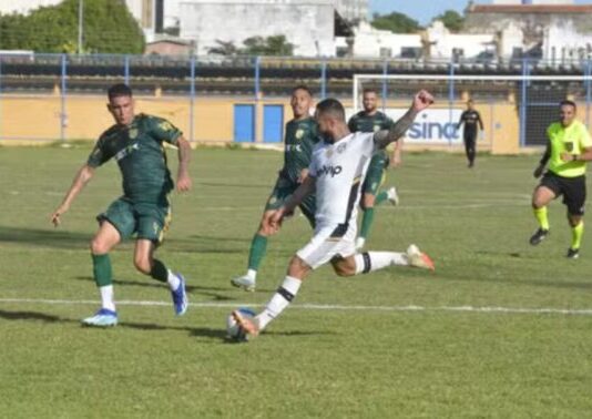 Treze vence Altos-PI e abre vantagem na luta por vaga nas quartas de final