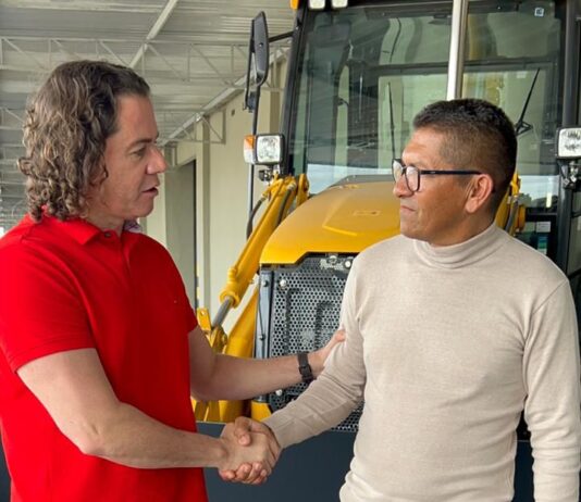 Veneziano entrega mais máquinas agrícolas em ação do seu mandato com a Codevasf e beneficia Mari, Tenório e Serra Grande