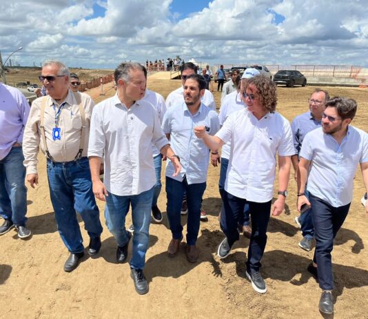 Ministro dos Transportes ressalta atuação de Veneziano na duplicação da BR 230 e anuncia acesso ao conjunto Aluízio Campos