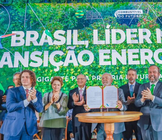 Relator do projeto dos “combustíveis do futuro”, Veneziano participa de sanção ao lado de Lula: “Investimentos de R$ 260 bilhões”