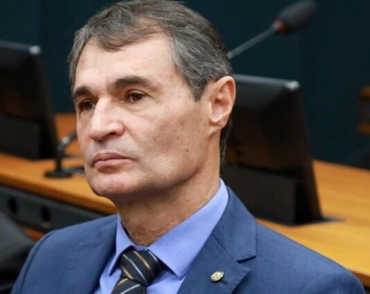 Projeto de Romero Rodrigues avança para proteger pessoas com autismo de punições em condomínios