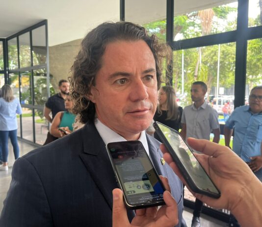 Veneziano anuncia para terça-feira assinatura de Termo de Cessão de linha férrea para implantação do VLT em Campina Grande