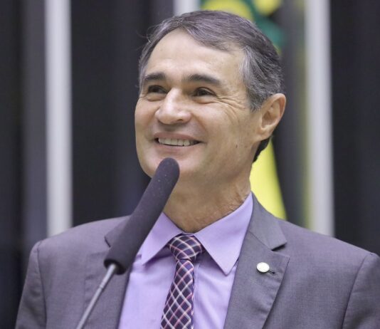 Romero Rodrigues apresenta emenda à PEC para proteger trabalhadores e garantir abono salarial