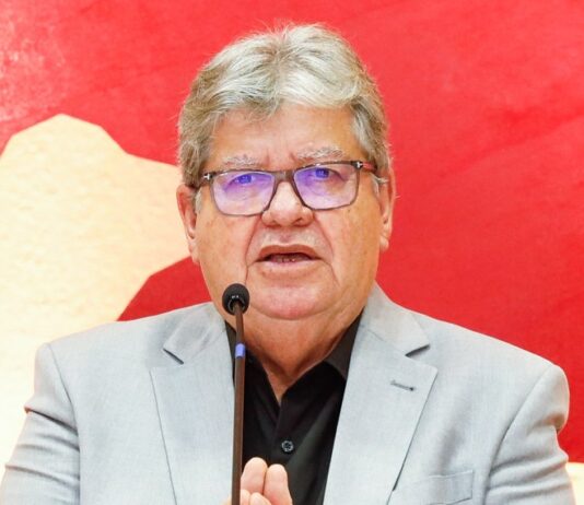 João Azevêdo anuncia reajuste linear para servidores acima da inflação, ampliação do auxílio alimentação e novos benefícios com impacto de R$ 1,3 bilhão na folha de pessoal