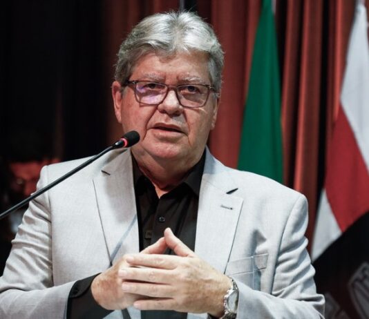 João Azevêdo anuncia contratação imediata de 80 concursados da Cagepa