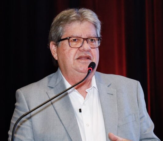 João Azevêdo cumpre mais uma promessa com o auxílio-alimentação de 600 reais para mais de 60 mil servidores