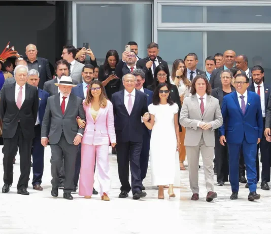 Lula: “Democracia venceu e ainda estamos aqui”