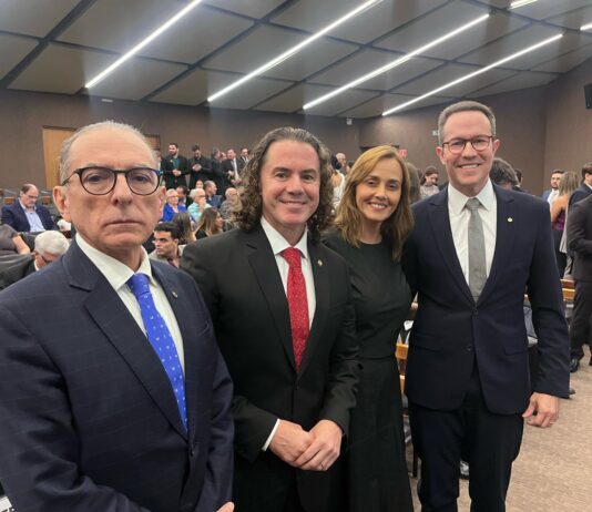Veneziano participa da posse de Alberto Jorge na OAB Campina Grande e destaca qualidades do presidente reeleito