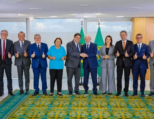 João Azevêdo e governadores do Nordeste se reúnem com Lula e assinam memorando para consolidar investimentos sustentáveis na região