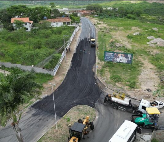 Prefeitura de Campina Grande avança com pavimentação asfáltica e contempla nova via na Vila Cabral de Santa Terezinha