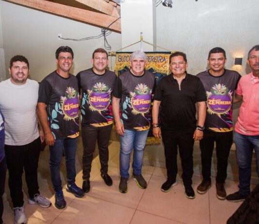 Adriano Galdino prestigia Bloco Zé Pereira em Itabaiana ao lado de lideranças políticas