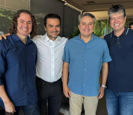 Veneziano recepciona Ministro do Turismo na Paraíba e agradece apoio aos eventos e recursos para Centro de Convenções de Campina Grande