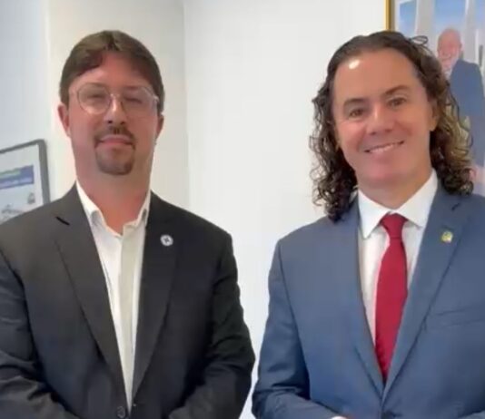 No Ministério da Saúde, Veneziano confirma ampliação de serviços da atenção primária para dez cidades paraibanas