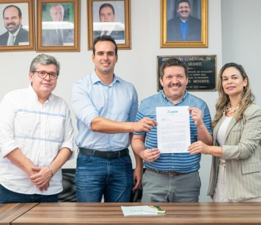 Lucas Ribeiro oficializa apoio do Governo do Estado ao comércio e inspeciona reforma da 1ª Ciretran em Campina Grande