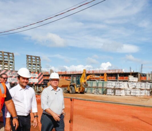 João Azevêdo e ministro Celso Sabino acompanham obras no Polo Turístico Cabo Branco e destacam bom momento do turismo na Paraíba
