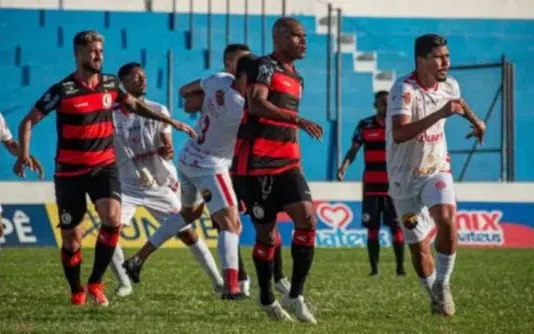 Campinense bate Esporte de Patos e segue vivo no Paraibano