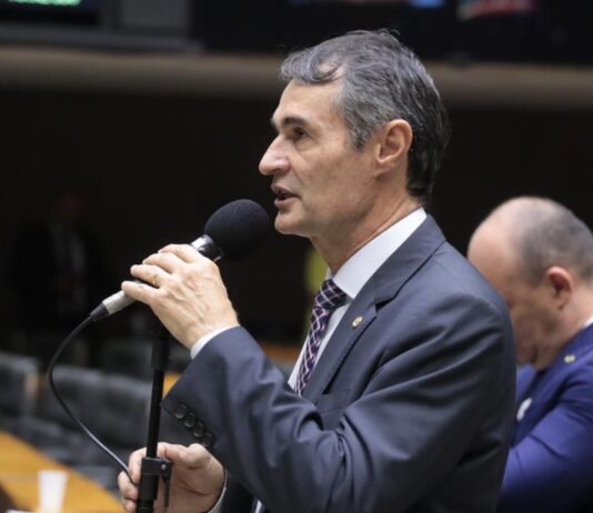 Romero Rodrigues faz balanço como líder do Podemos na Câmara