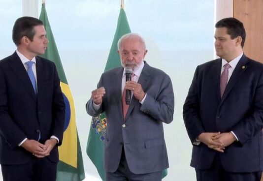 Hugo Motta se encontra com Lula e avaliza ´pauta positiva´ para o Brasil