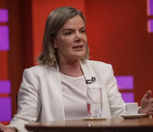 Lula nomeia Gleisi Hoffmann para comandar articulação política. Posse da nova ministra está marcada para o dia 10 de março