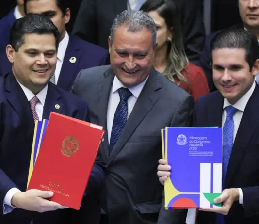 “Brasil está menos pobre e com mais renda”, diz Lula ao Congresso. Presidente enviou mensagem em abertura do ano legislativo