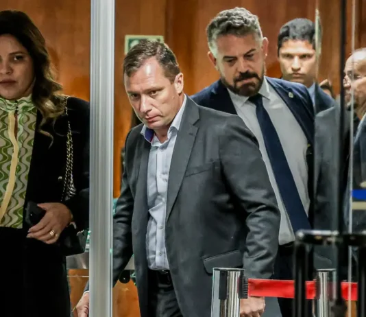 Cid confirma que Bolsonaro recebeu US$ 86 mil por venda de joias. Tenente-coronel confirmou repasse em delação à Polícia Federal