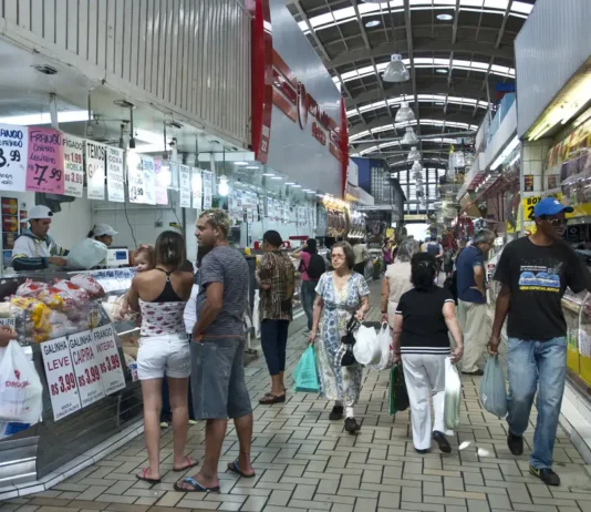 Fazenda prevê queda da inflação dos alimentos até o fim do ano. Cenário climático positivo está entre os motivos da projeção