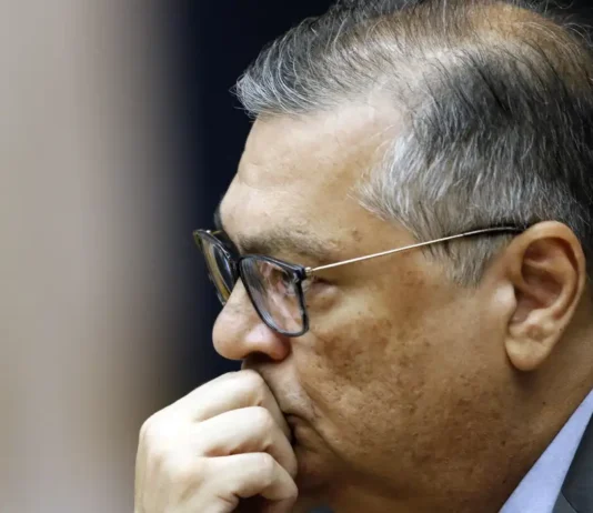 Dino aprova plano do Congresso e libera pagamento de emendas. Câmara e Senado irão indicar parlamentares responsáveis pelas emendas